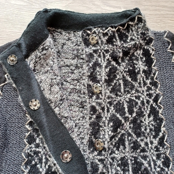 CURIO Black Gray Silver Large Button Detail Snap Front Cardigan Sweater - Picture 9 of 14